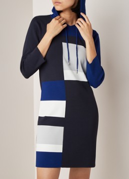 Claudia Sträter Fijngebreide midi-jurk met capuchon en colour blocking