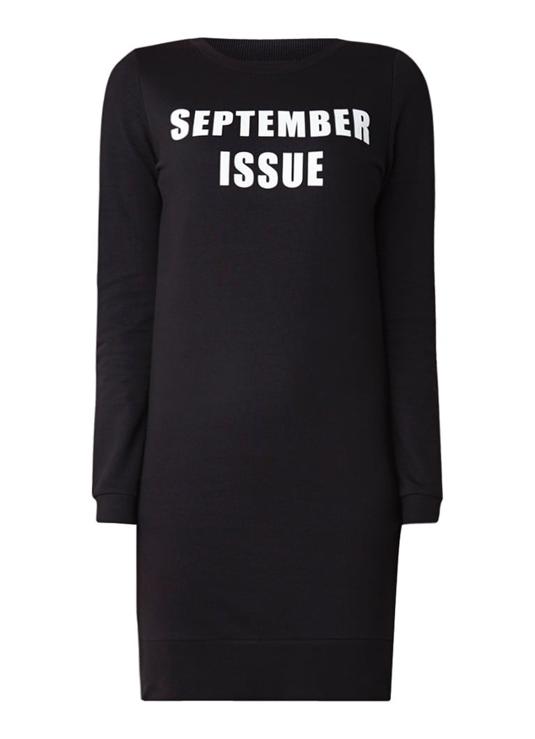 NIKKIE September Issue sweatjurk met opdruk rood