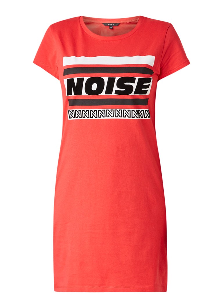 NIKKIE Noise T-shirt jurk met flockprint rood
