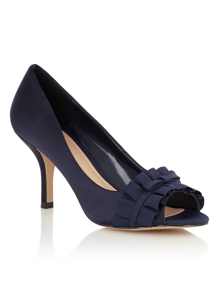 Phase Eight Fiona pump in satijnlook wit