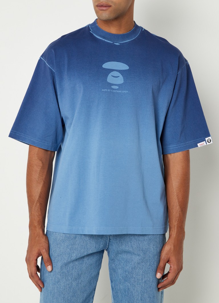 Aape - Gradient T-shirt met logo- en backprint - Blauw