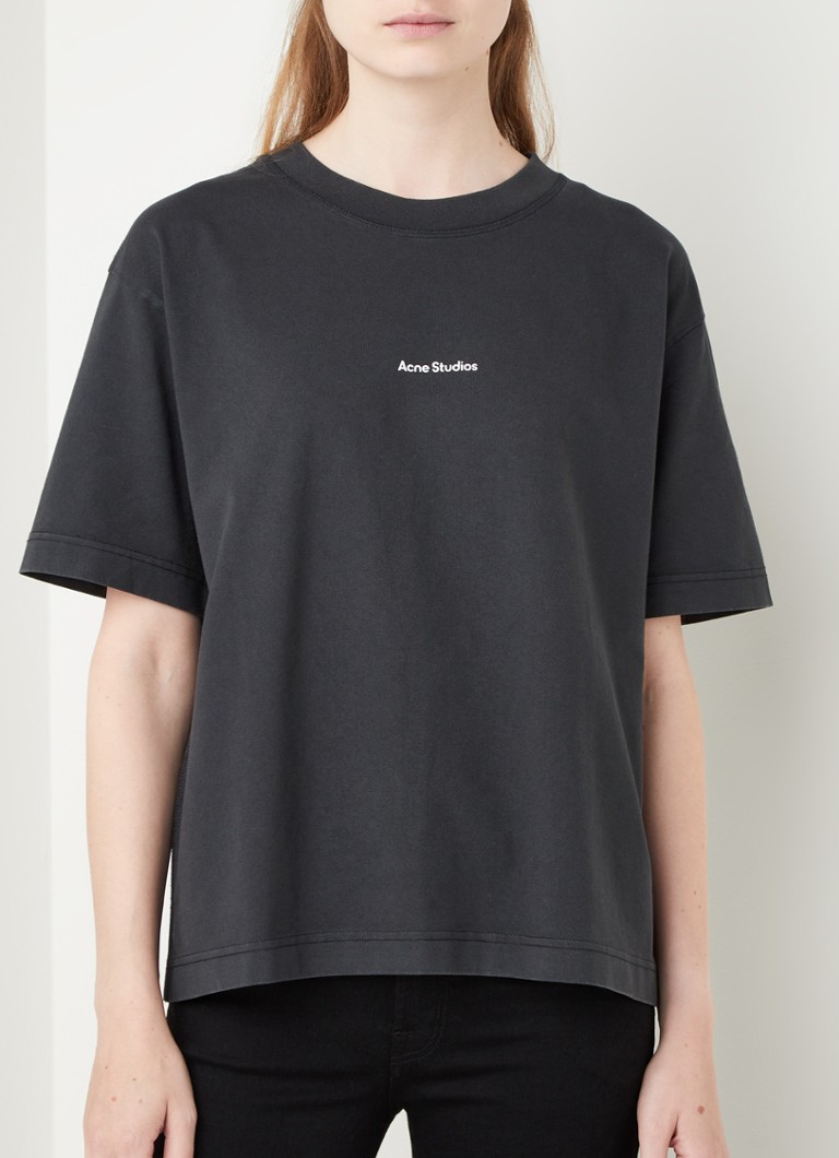 Acne Studios Edie T-shirt met logoprint • Donkergrijs • de Bijenkorf