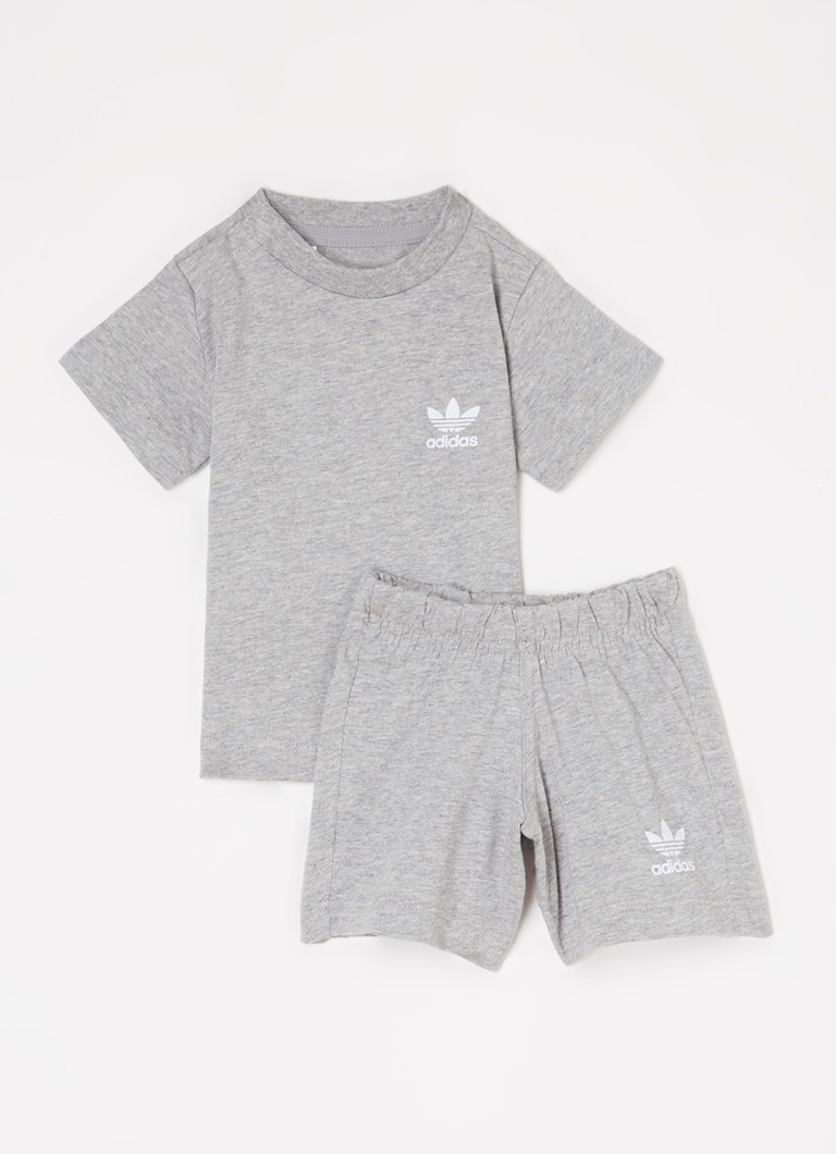 Adidas Babyset met Tshirt en korte broek 2delig • Grijs • de Bijenkorf