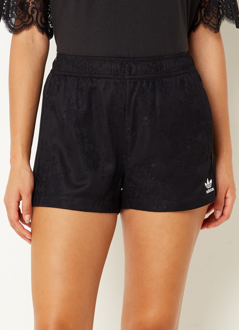 Tektonisch Banket bijzonder adidas High waist slim fit korte broek van kant met logo • Zwart • de  Bijenkorf