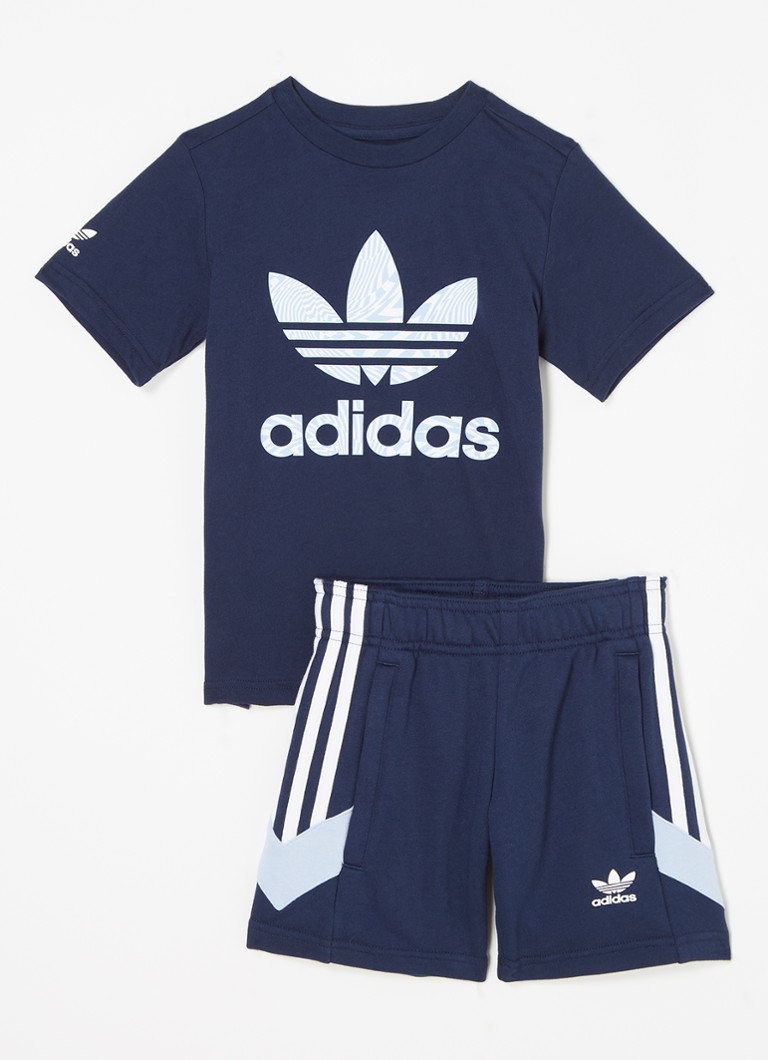 nike shirt en korte broek