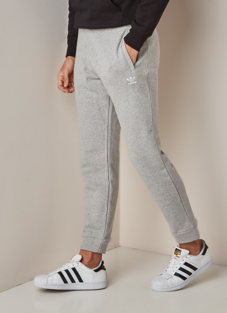 adidas Tapered fit joggingsbroek met logoborduring â¢ Middengrijs â¢ de Bijenkorf