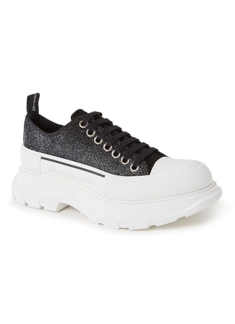 Alexander McQueen Tread Slick LaceUp sneaker van kalfsleer met glitter details • Zwart • de