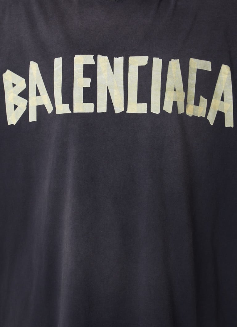 Balenciaga Maison T-shirt met logoprint en ripped details • Zwart • de  Bijenkorf