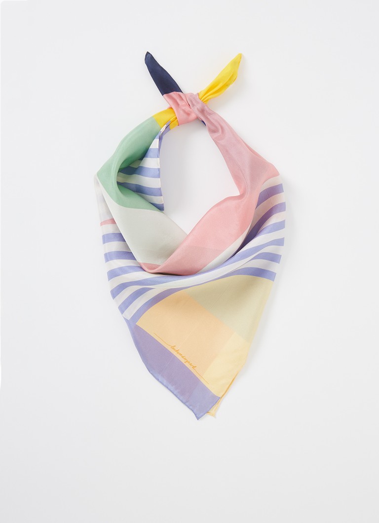 chef dutje Hen Becksöndergaard Lei Sia sjaal van zijde met print 65 x 65 cm • Multicolor •  de Bijenkorf