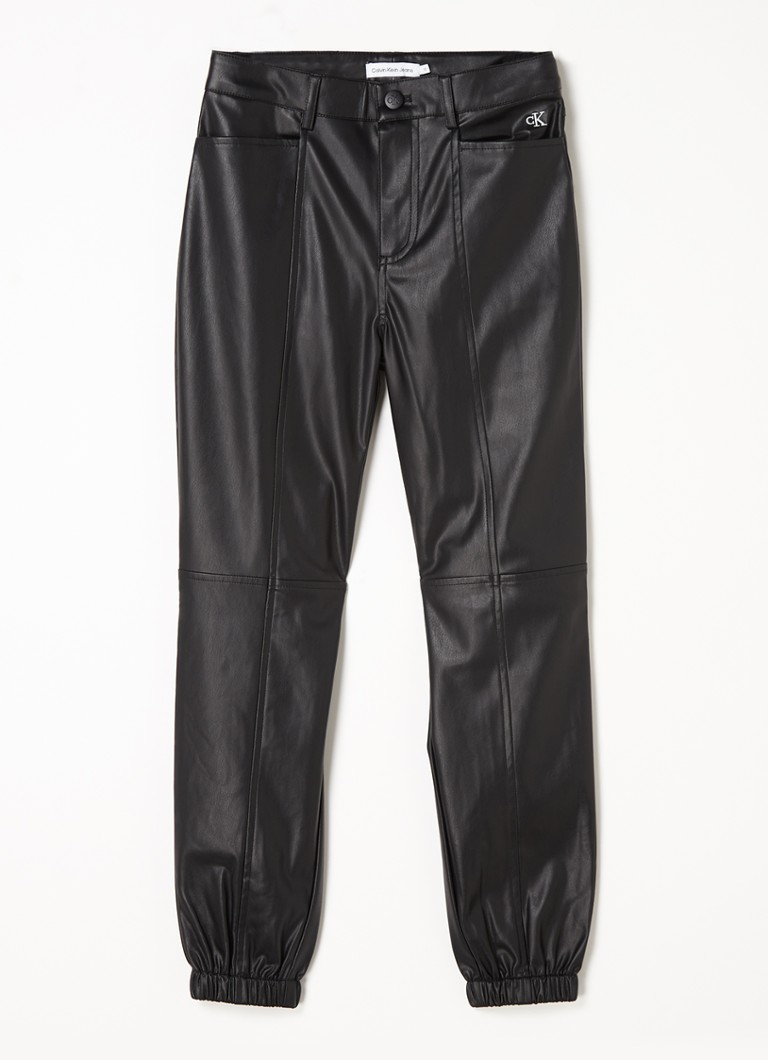 Calvin Klein - Tapered fit cropped broek van imitatieleer - Zwart