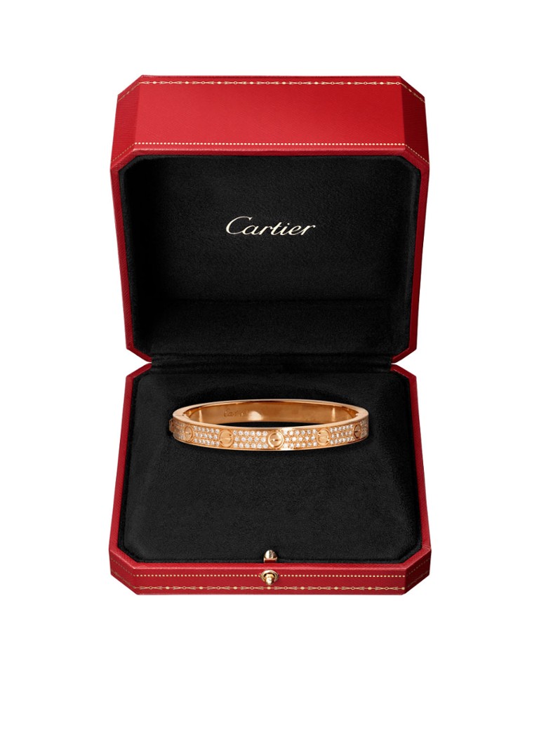 Cartier 1847. Cartier логотип. Бутик картье дубай. Браслет картье love. Бутик cartier.