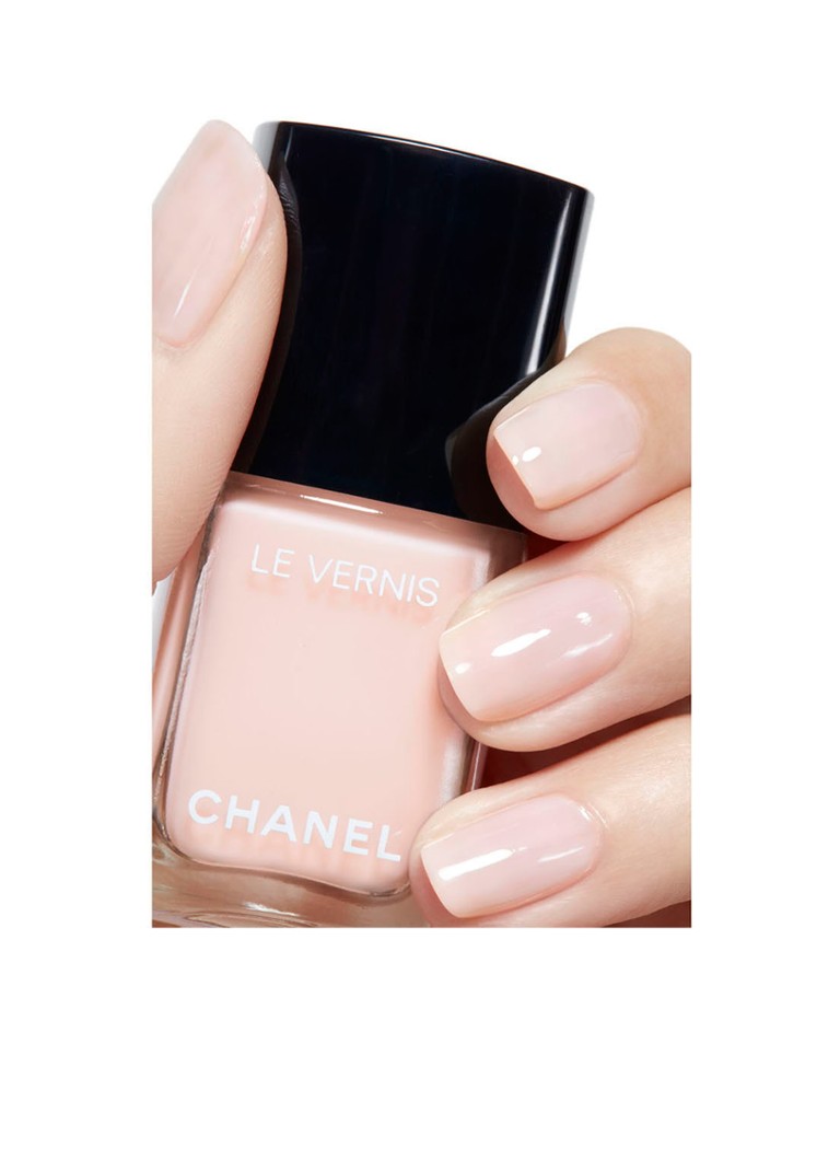 Chanel Le Vernis Longwear Nail Colours in Ballerina, Organdi, Monochrome,  Garçonne, Vamp and Rouge Noir - New Formula - The Beauty Look Book