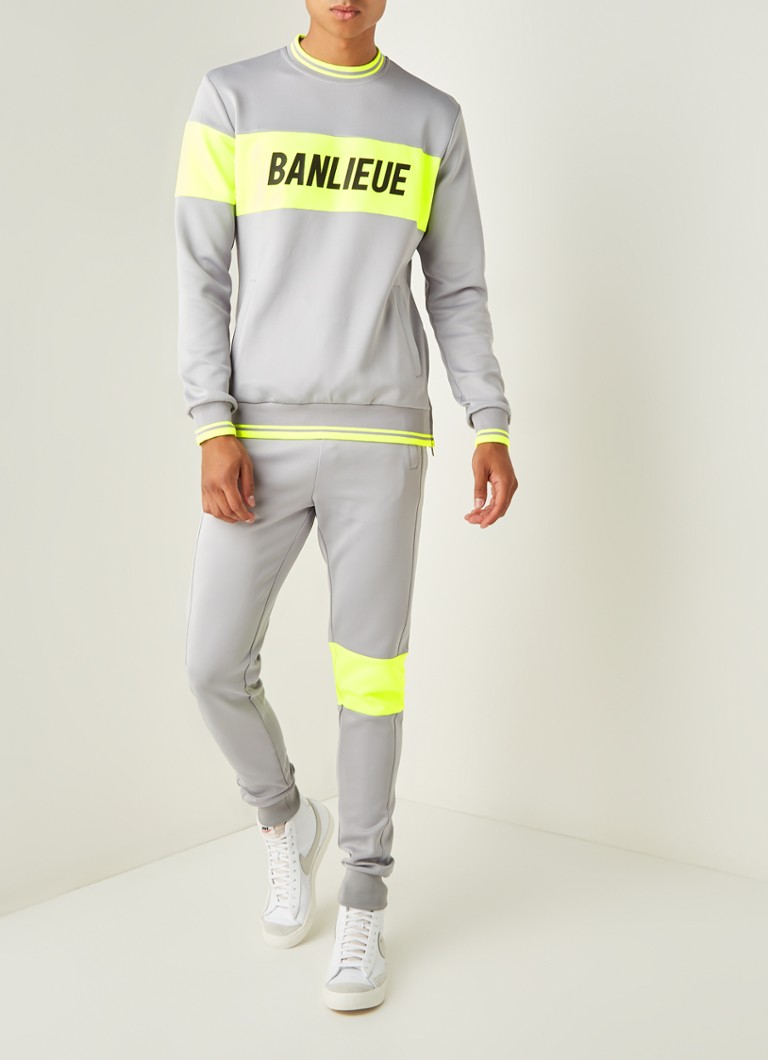 Onbemand Blijkbaar burgemeester Clan de Banlieue Band trainingspak met logoprint • Lichtgrijs • de Bijenkorf Onbemand Blijkbaar burgemeester Clan de Banlieue Band trainingspak met logoprint • Lichtgrijs • de Bijenkorf