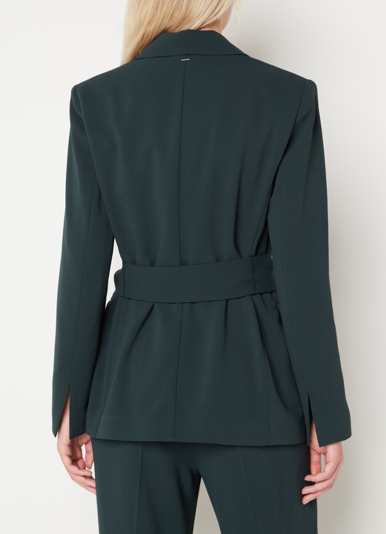Heer Aan boord oortelefoon Claudia Sträter Double-breasted blazer met strikceintuur • Donkergroen • de Bijenkorf Heer Aan boord oortelefoon Claudia Sträter Double-breasted blazer met strikceintuur • Donkergroen • de Bijenkorf