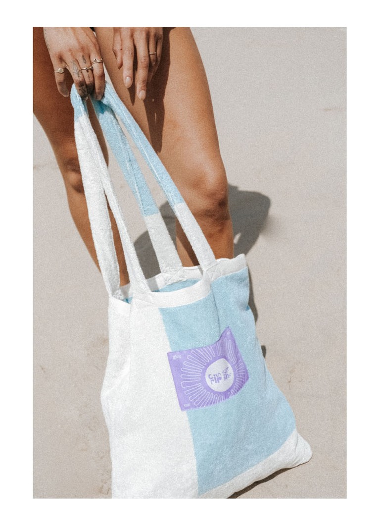Crisp Sheets Beach Towel Bag 2-in-1 strandtas met strandlaken 100 200 cm Lichtblauw • de Bijenkorf
