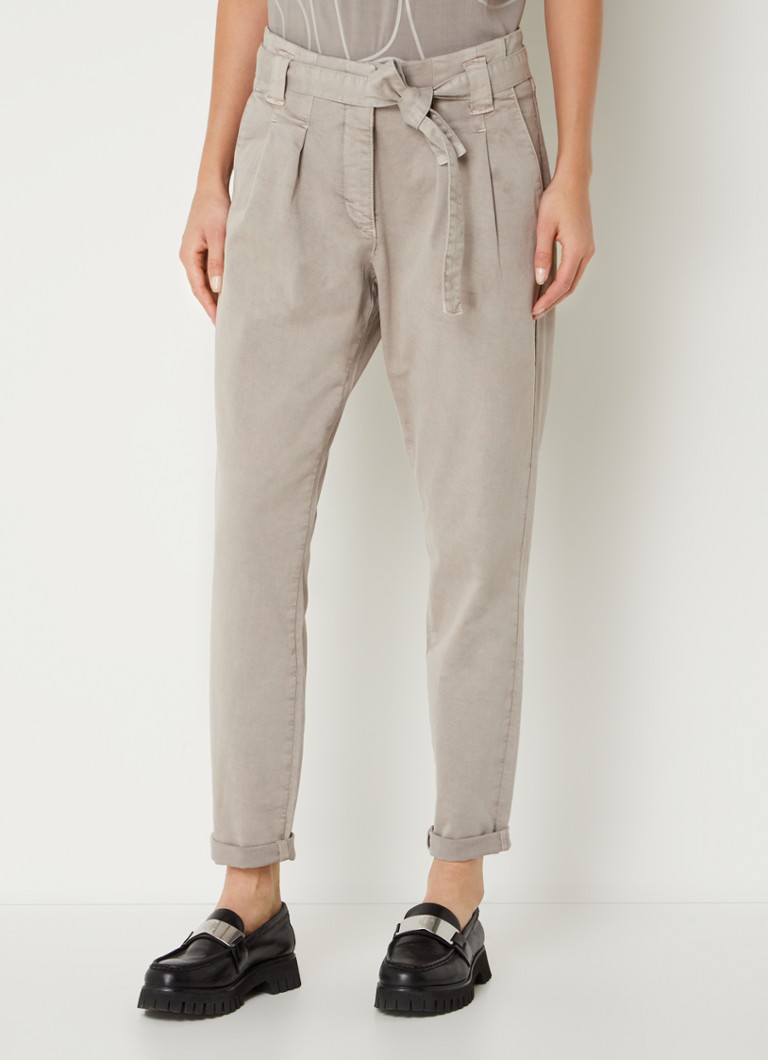 Onvermijdelijk Spaans Gering Expresso High waist tapered fit cropped broek met strikceintuur • Lichtgrijs • de Bijenkorf Onvermijdelijk Spaans Gering Expresso High waist tapered fit cropped broek met strikceintuur • Lichtgrijs • de Bijenkorf