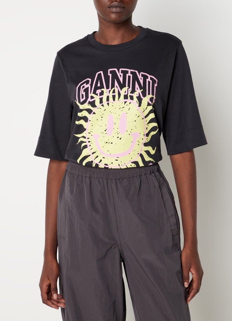 Ganni - T-shirt van biologisch katoen met logoprint - Zwart