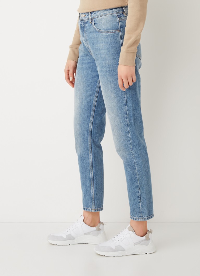 High waist tapered cropped mom jeans met ripped details De Bijenkorf Dames Kleding Broeken & Jeans Jeans High Waisted Jeans 