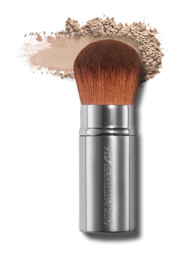 Otis Batterbee Retractable Magic Powder Brush 114 - poederkwast 1MAAT Make-up - Deal