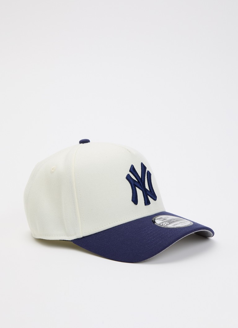 New Era Heren Pet met logoborduring in de kleur Gebroken wit, maat: M/L