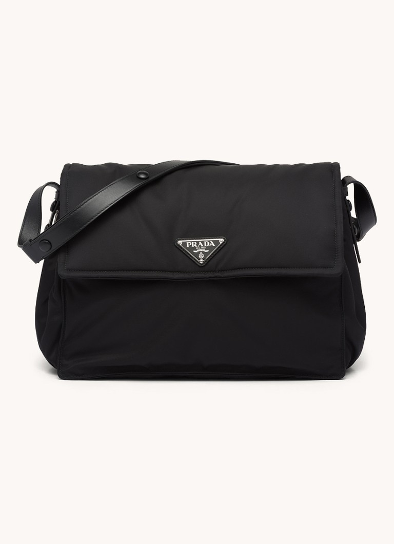 Prada Dames Traveller Re-Nylon Large gewatteerde schoudertas met logo in de kleur Zwart