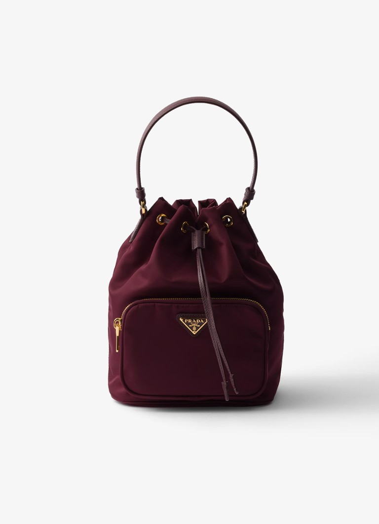 Prada Dames Duet Re-Nylon handtas met leren details in de kleur Bordeauxrood