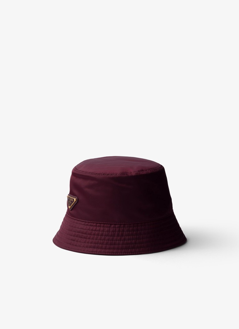 Prada Dames Re-Nylon bucket hoed met logo in de kleur Bordeauxrood