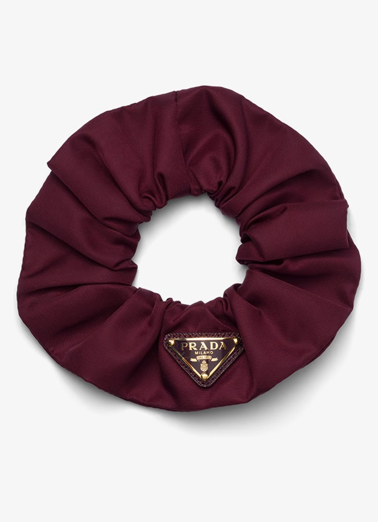 Prada Re-Nylon scrunchie met logo Bordeauxrood Beauty tools