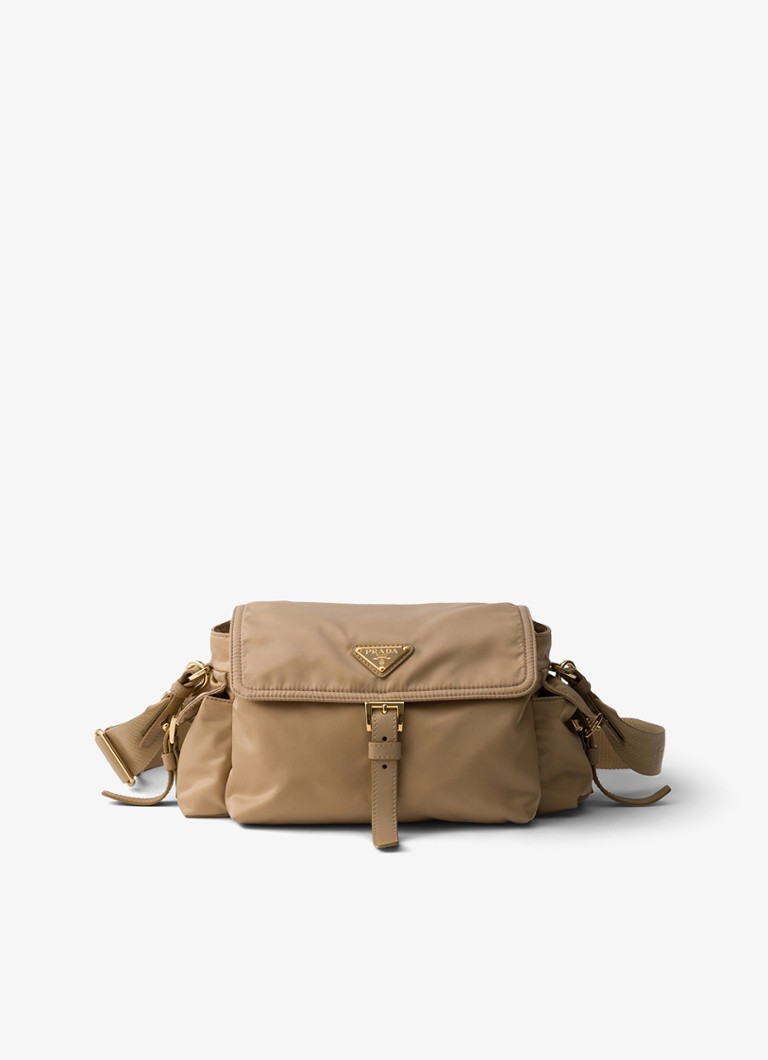 Prada Dames Explore Re-Nylon Medium schoudertas met leren details in de kleur Beige