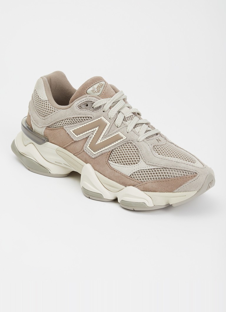 New Balance Heren 9060 sneaker met suède details in de kleur Lichtbruin, maat: 43