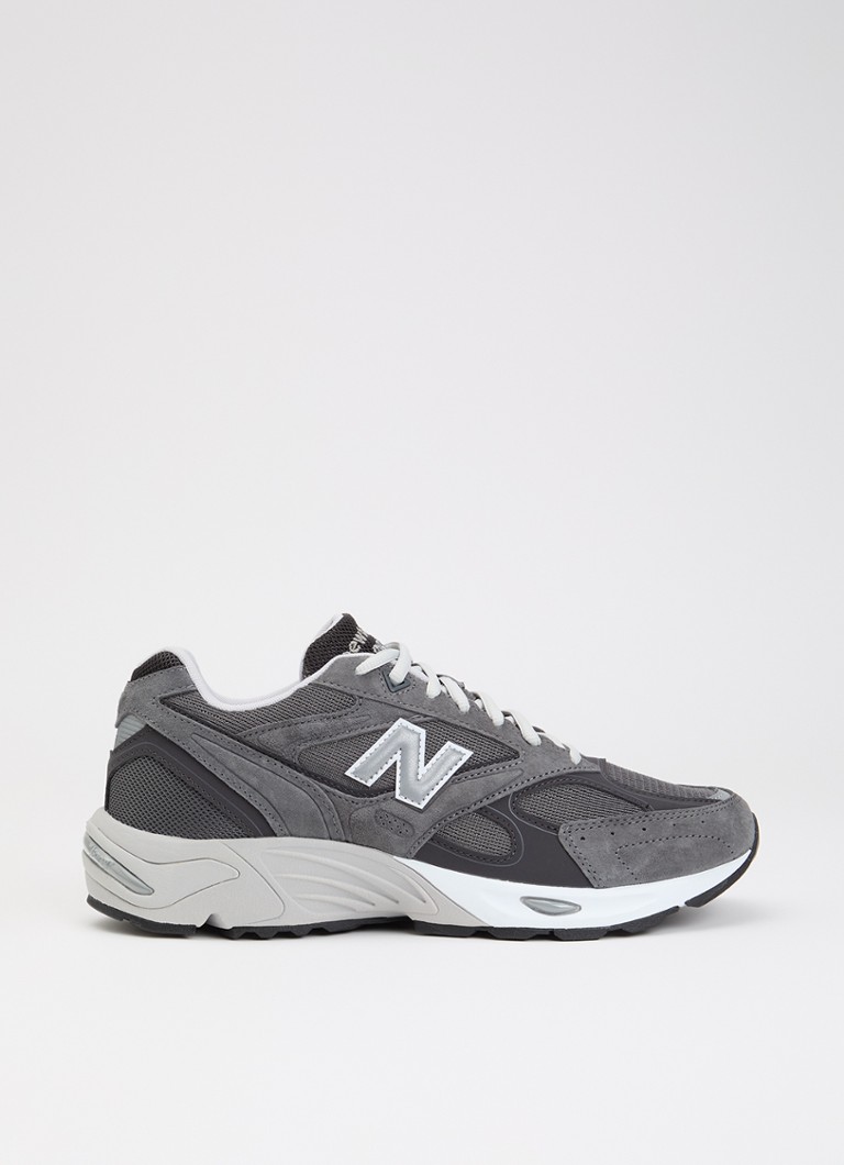 New Balance Dames 880R sneaker met details van suède in de kleur Grijs, maat: 44