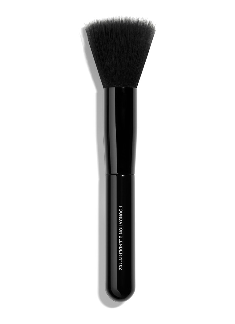 CHANEL PENSEEL OM VLOEIBARE FOUNDATION UIT TE WERKEN Make-up - Deal