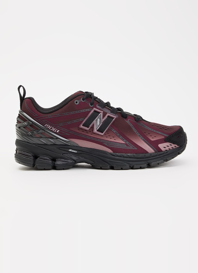 New Balance Dames 1906 sneaker met mesh details in de kleur Bordeauxrood, maat: 40,5