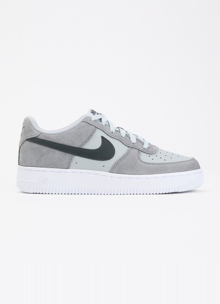 Nike Meisjes Air Force 1 sneaker van suède met leren details in de kleur Grijsmele, maat: 38
