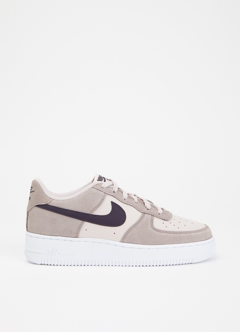 Nike Meisjes Air Force 1 sneaker van suède met leren details in de kleur Zalmroze, maat: 36