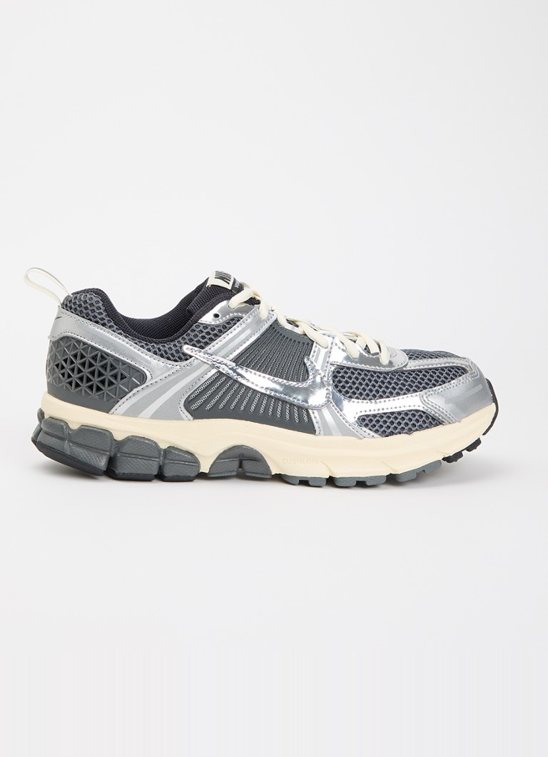 Nike Jongens Vomero 5 sneaker met mesh details in de kleur Grijs, maat: 36.5