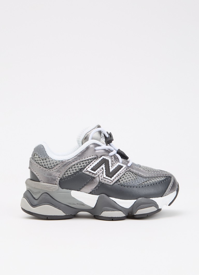 New Balance Jongens 9060 sneaker met mesh details in de kleur Donkergrijs, maat: 23