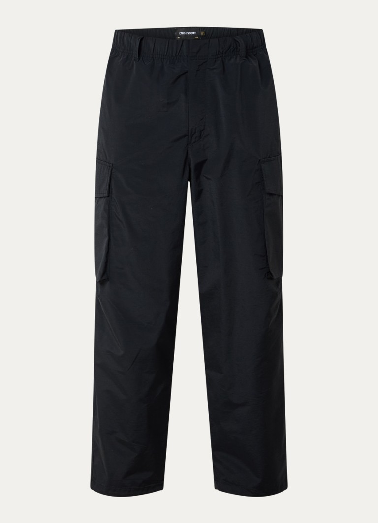 Lyle & Scott Heren Loose fit cargobroek met klepzakken in de kleur Zwart, maat: W34/L32