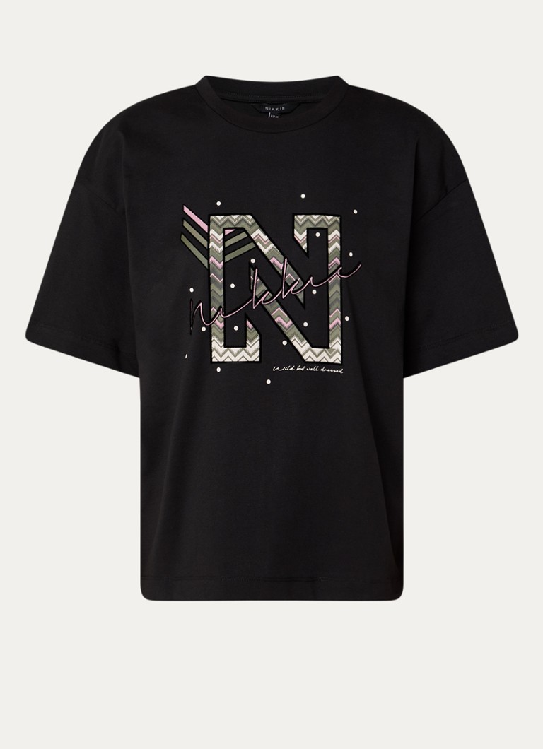 NIKKIE Dames T-shirt met logoprint in de kleur Zwart