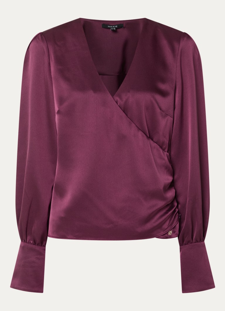 NIKKIE Dames Aivy asymmetrische top van satijn met plooidetail in de kleur Aubergine