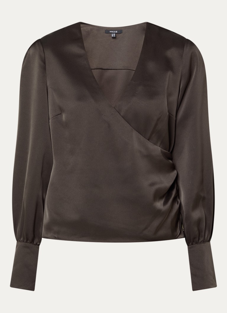 NIKKIE Dames Aivy asymmetrische top van satijn met plooidetail in de kleur Chocoladebruin