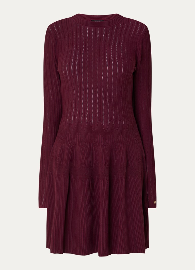 NIKKIE Dames Aubrie midi jurk met structuur in de kleur Aubergine