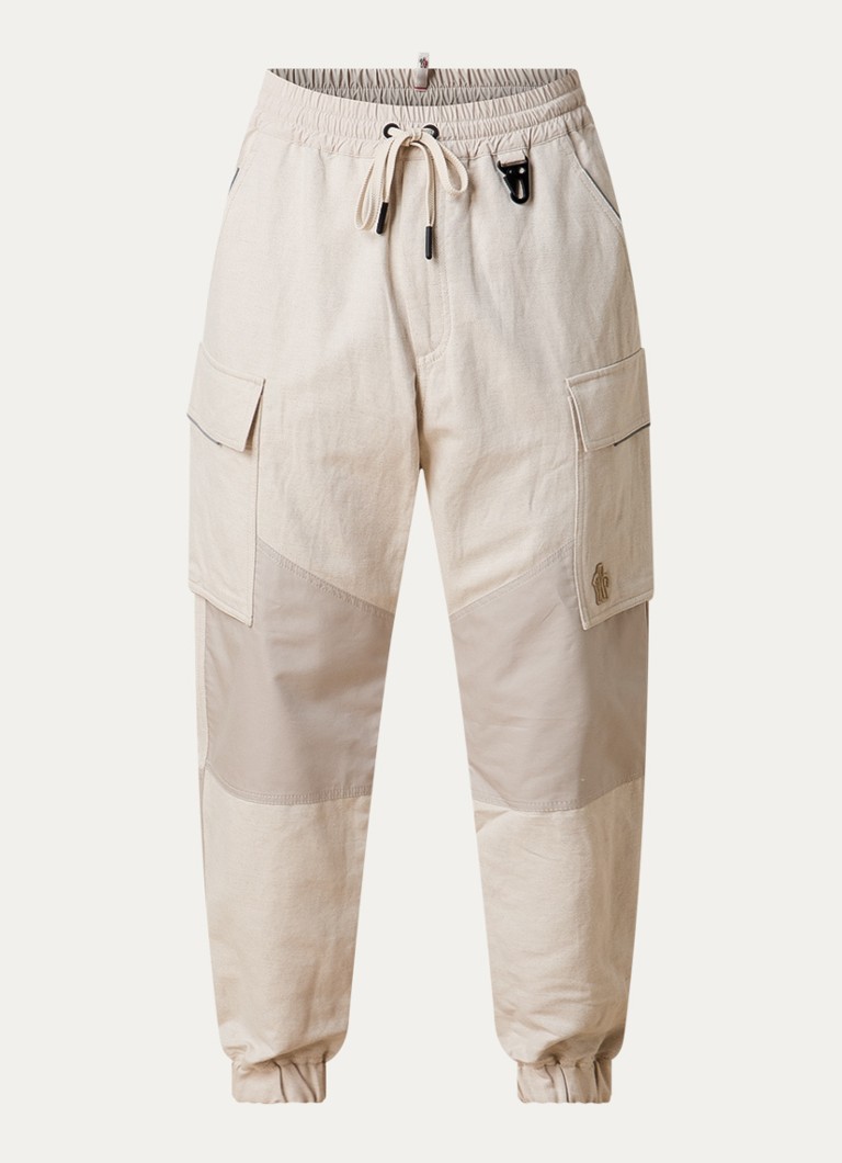 Moncler Heren Sportivo tapered fit cargobroek in linnenblend met klepzakken in de kleur Beige, maat: M