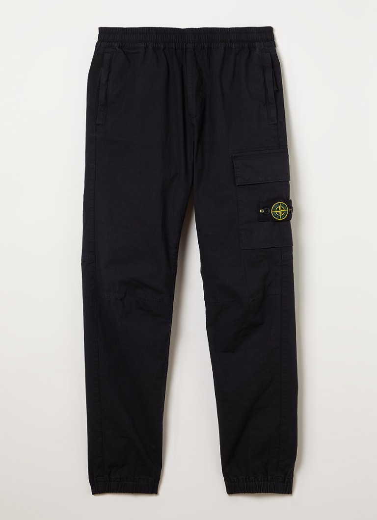 Stone Island Jongens 80538 tapered fit broek met logo in de kleur Zwart, maat: 12J = 152
