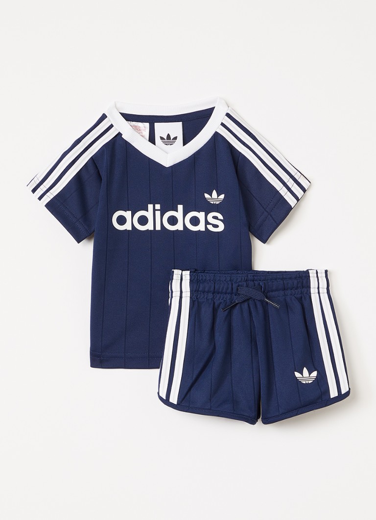 Adidas Jongens Set van T-shirt met korte broek 2-delig in de kleur Donkerblauw, maat: 98