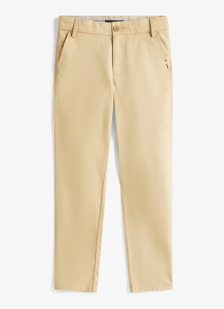 Tommy Hilfiger Jongens 1985 straight fit chino met steekzakken in de kleur Donkerbeige