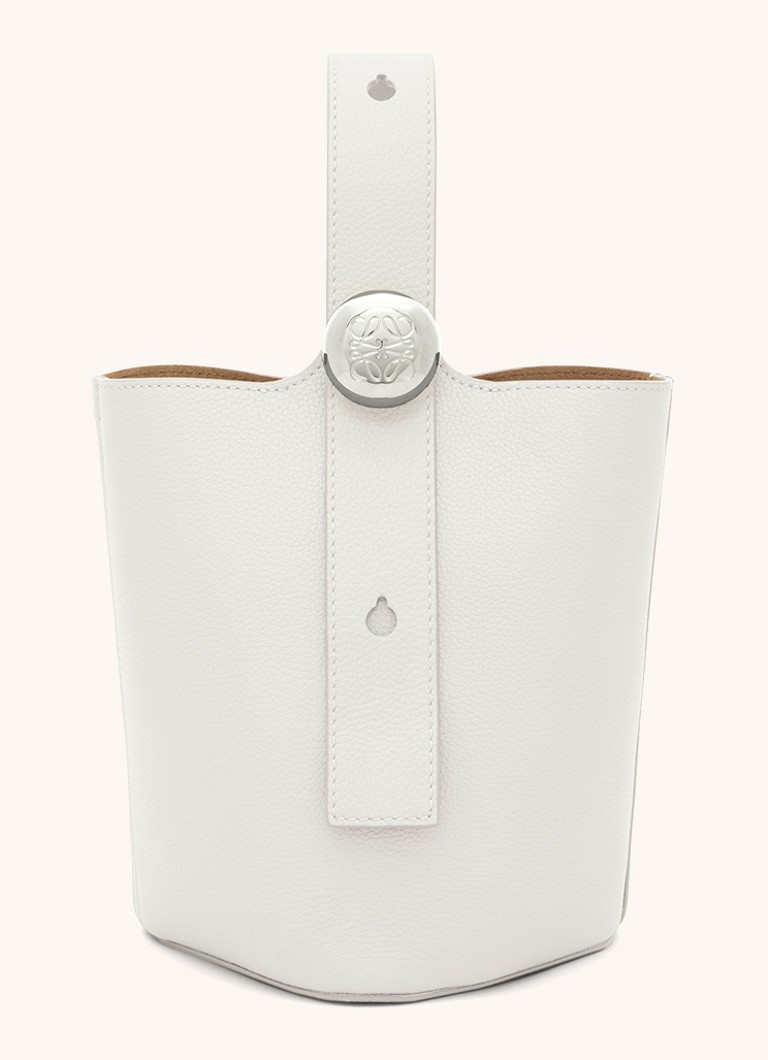 LOEWE Dames Pebble Bucket Mini crossbodytas van kalfsleer in de kleur Wit