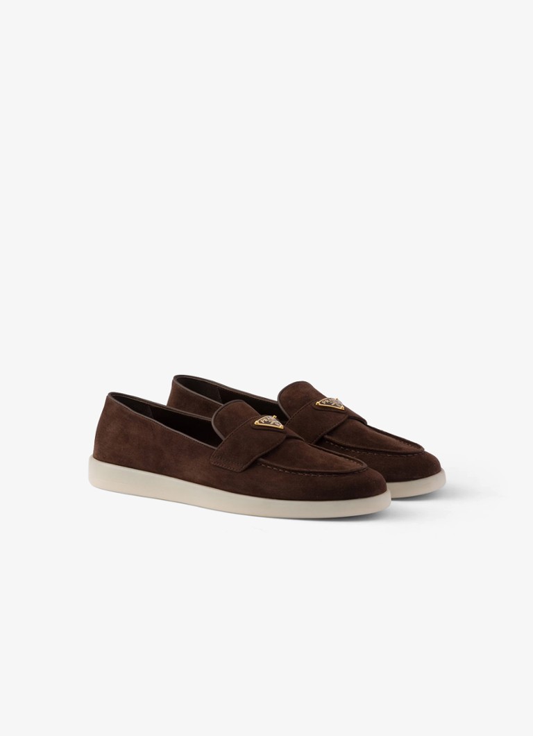 Prada Dames Loafer van suède met logo in de kleur Donkerbruin