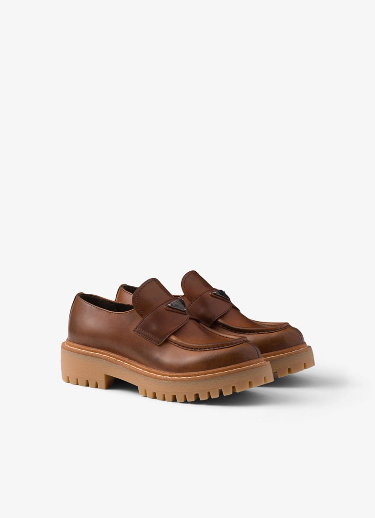 Prada Dames Loafer van kalfsleer met logo in de kleur Bruin