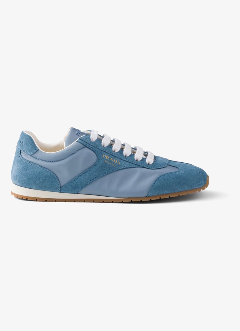 Prada Dames Re-Nylon sneaker met suède details in de kleur Lichtblauw